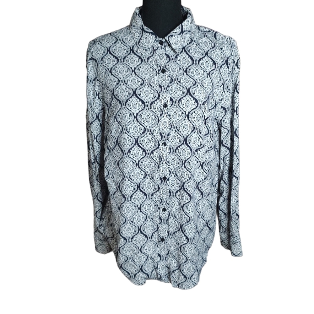 CHARTER Club Collared Button Down Blouse in a White & Navy Blue Design S…